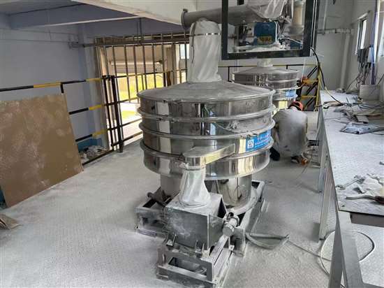 新能源電池材料 超聲波振動(dòng)篩客戶現(xiàn)場