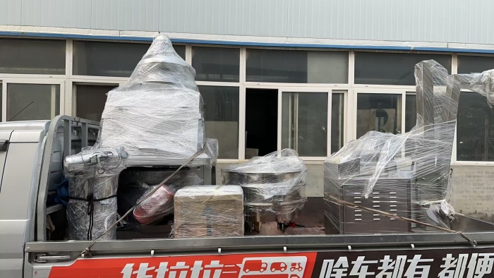 真空上料機、無塵投料站、旋振篩發(fā)貨